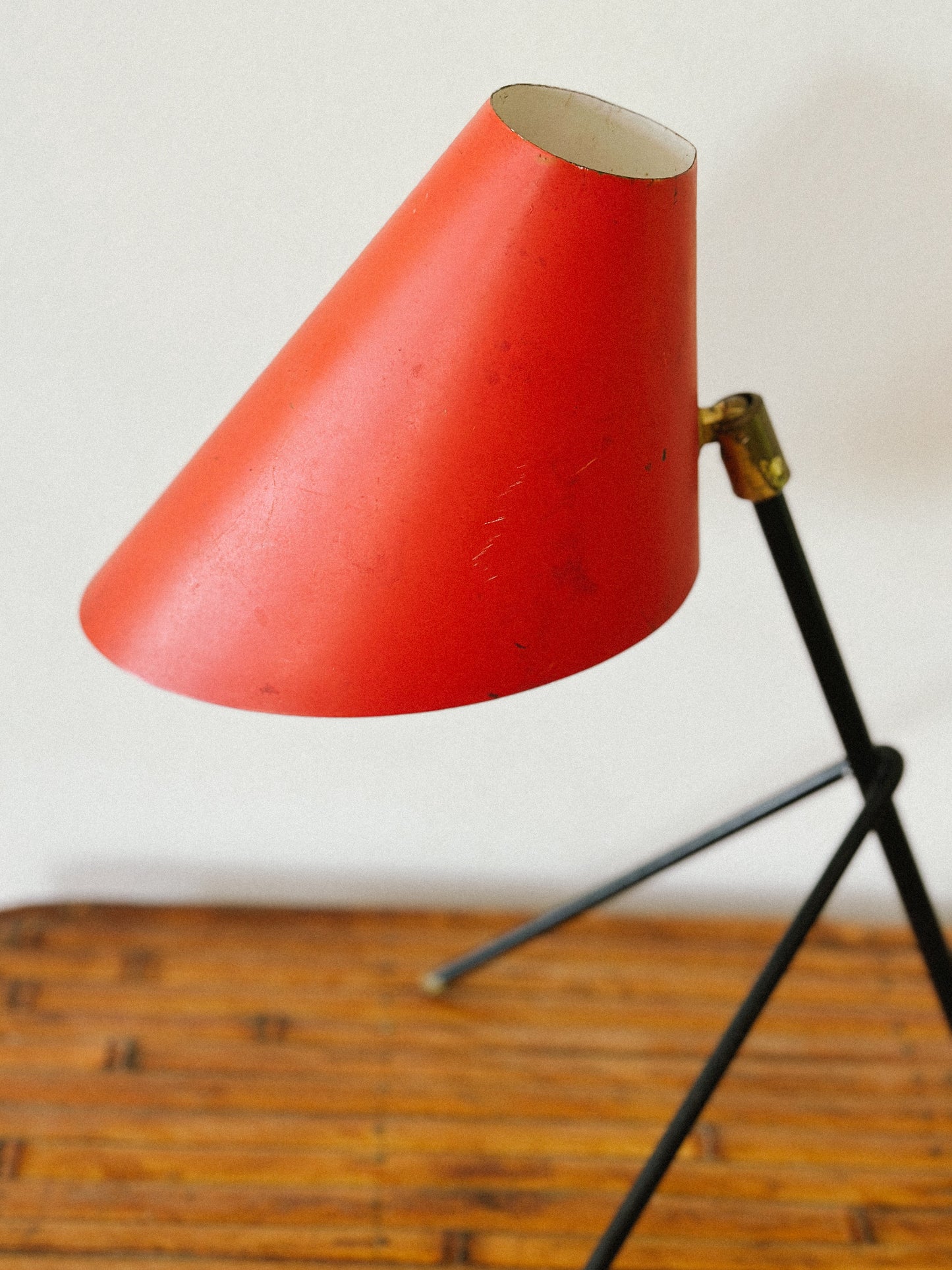 AJH 1950s RED MODERNIST TABLE LAMP, Sweden