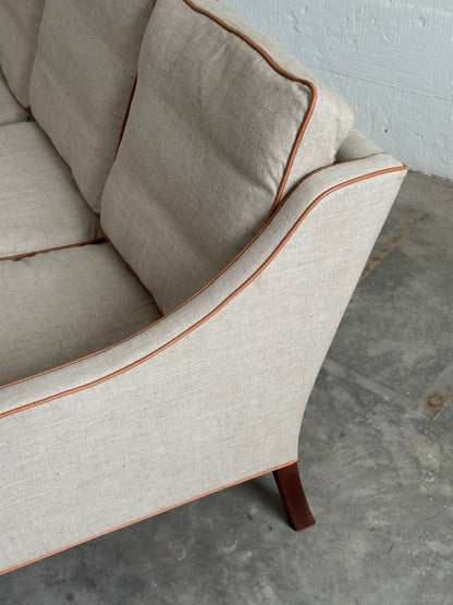 Børge Mogensen Three-Seater Sofa, Model 2209, Linen Upholstery c. 1970