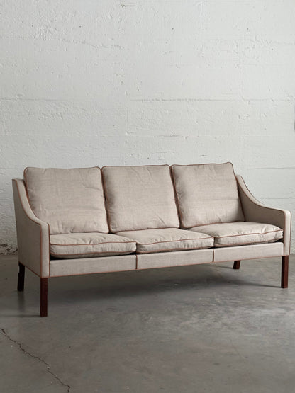 Børge Mogensen Three-Seater Sofa, Model 2209, Linen Upholstery c. 1970
