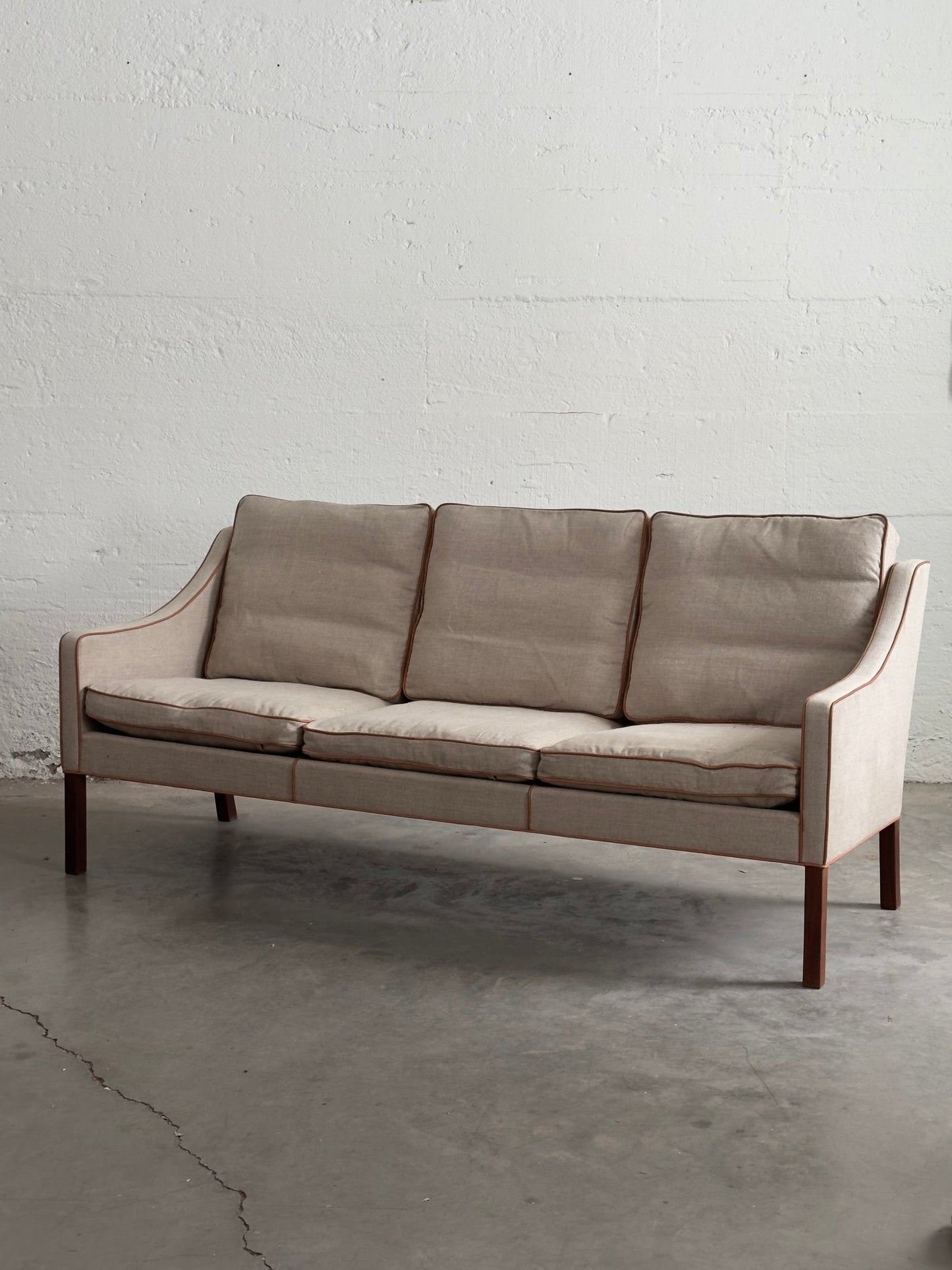 Børge Mogensen Three-Seater Sofa, Model 2209, Linen Upholstery c. 1970