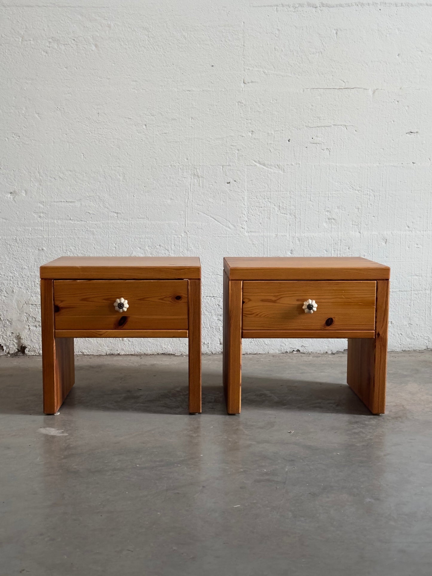 Pair of 1970s Scandinavian Modern Pine Bedside Tables c. 1970