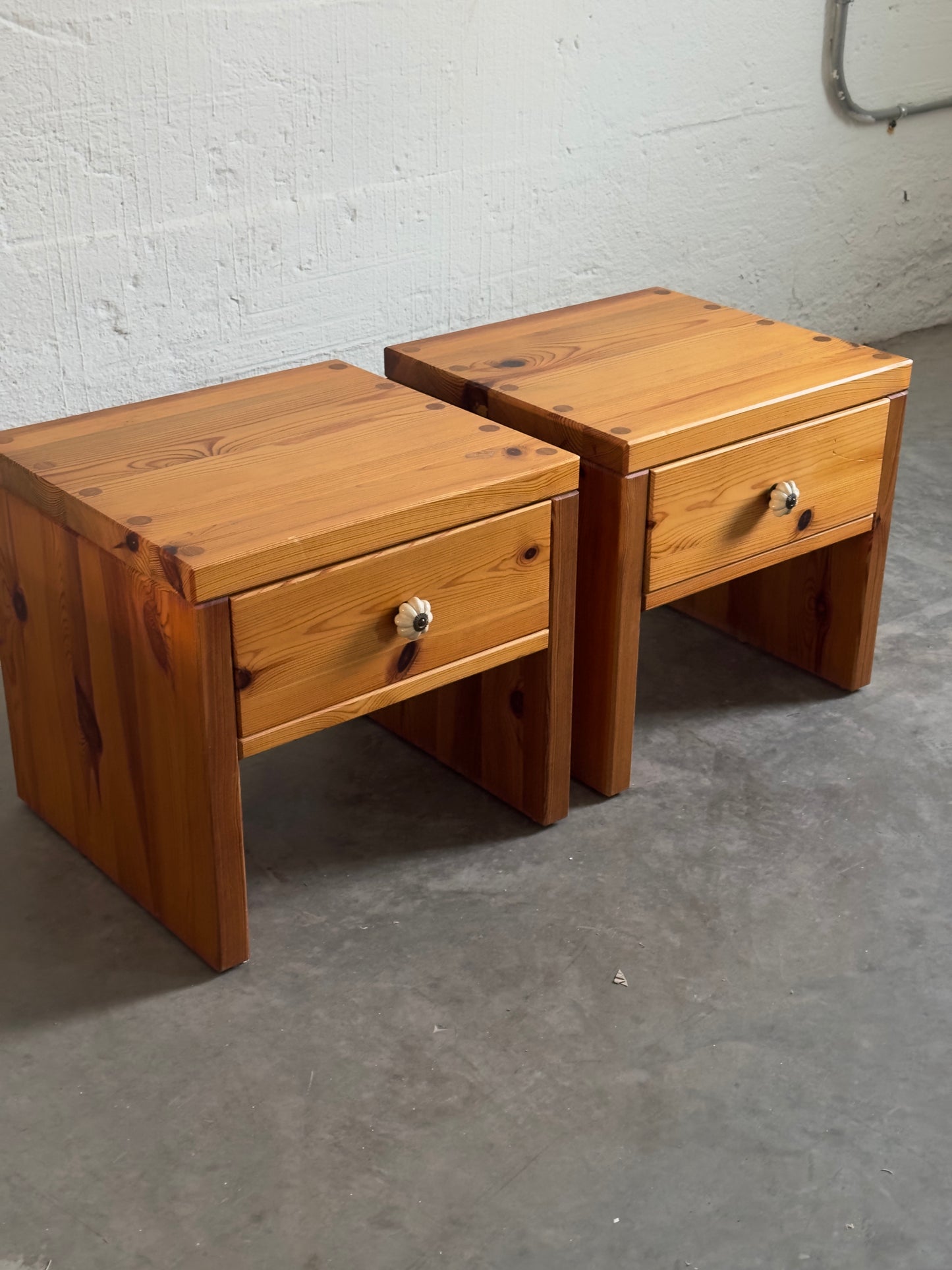 Pair of 1970s Scandinavian Modern Pine Bedside Tables c. 1970